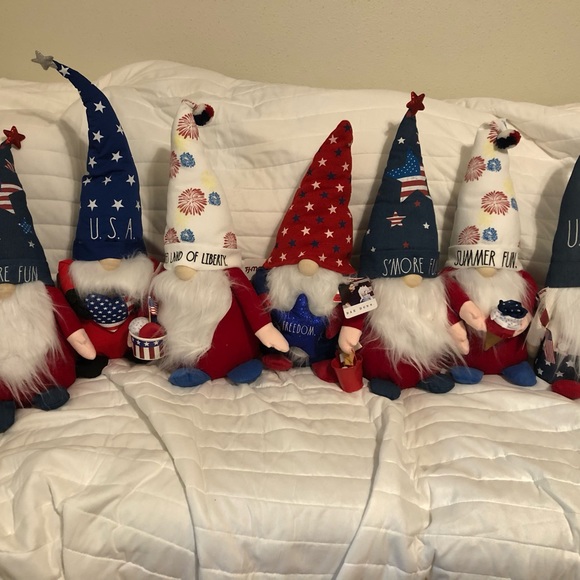 - Gnomes set of 7 Rae Dun NWT - Picture 3 of 3